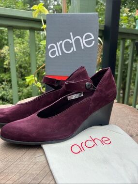 Arche HERO Suede Mary-Jane 3" Wedge in Burgundy Wine color